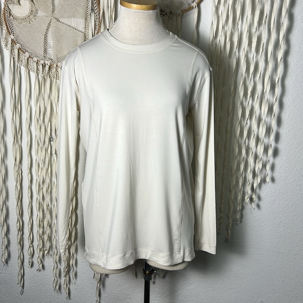 Lululemon NWOT Cream Long Sleeve Tee Pleat Back Size 2 - Picture 7 of 9